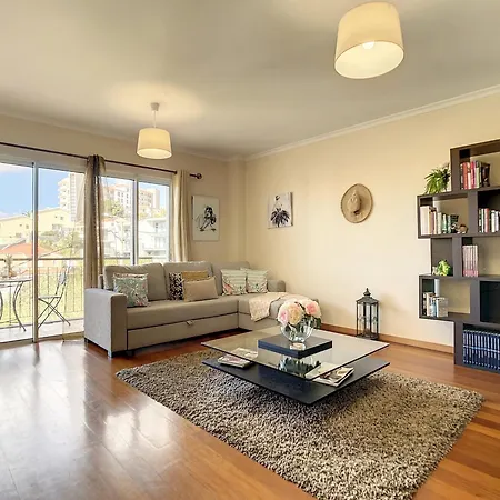 Charming Garajau By Ah * קאניקו