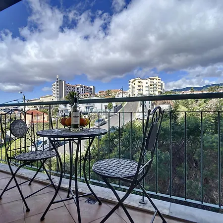 Charming Garajau By Ah דירה *